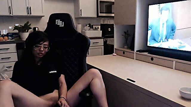 Hot Busty Webcam Chick Solo Masturbation