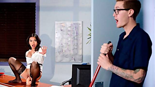 Good-looking brunette Asian Cindy Starfall swallows a long penis