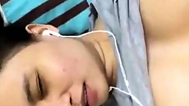 Malaysian Babe in Hijab Masturbates