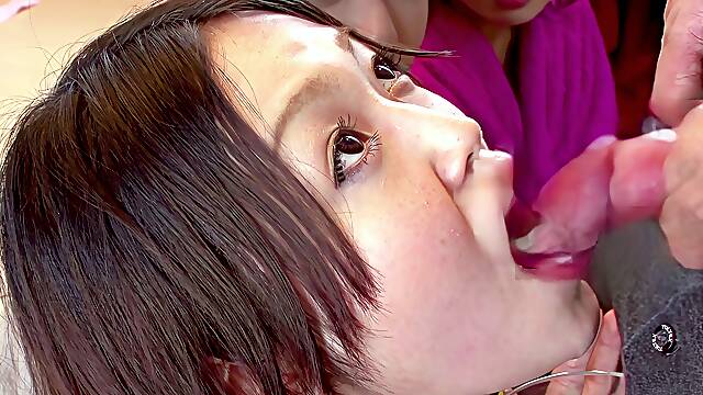 Amateur girlfriend gives blowjob with facial cumshot