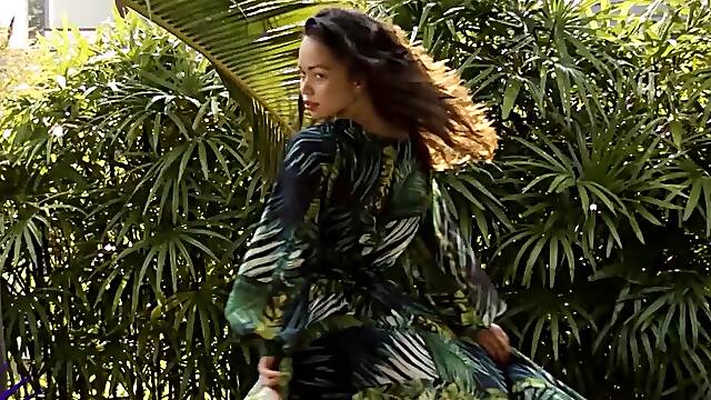 Hot Filipina Kit Rysha stripping outdoor