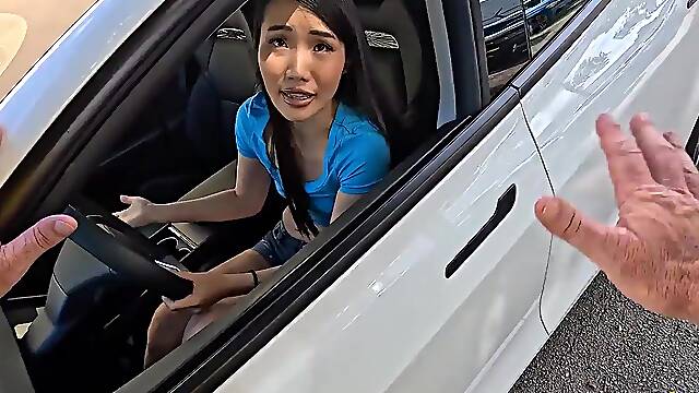 WMAF skinny Asian babe Kiki King got fucked by a road worker