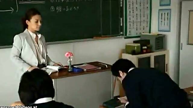 Japanese hot woman with amazing tits gives pleasure
