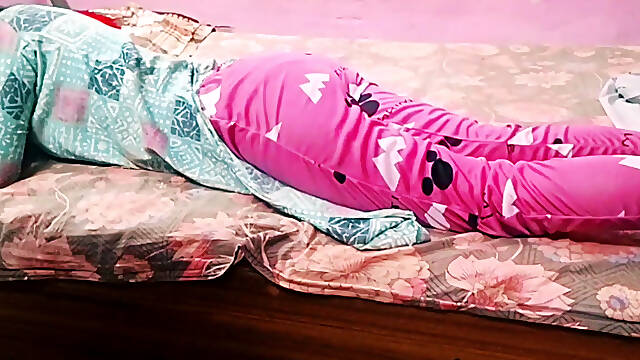 Indian Desi Bhabhi XxPriya Riding and Twerking on the Husbands Tight Dick and Give to a Perfect pussy