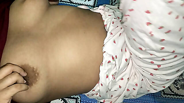 Local girl pussy shaking .......