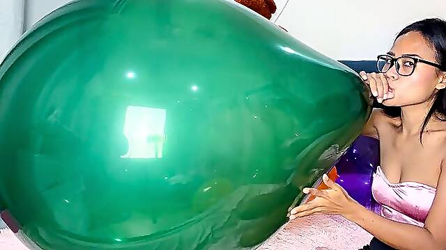 Looner Camylle Blows To Pop yoir Huge Green Belbal 24 Inch Balloon