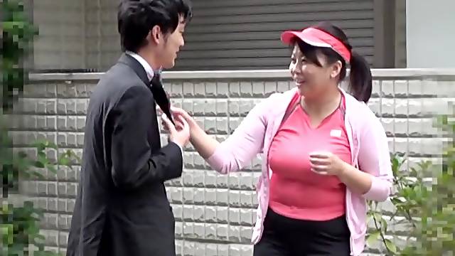 Chubby Japanese mom gets fucked in the missionary pose