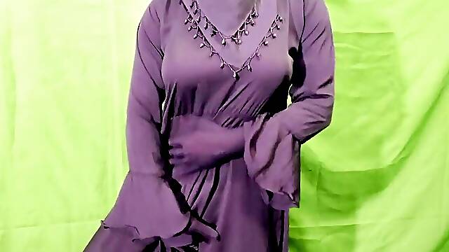 Bangladeshi Bhabhi getting off and dance