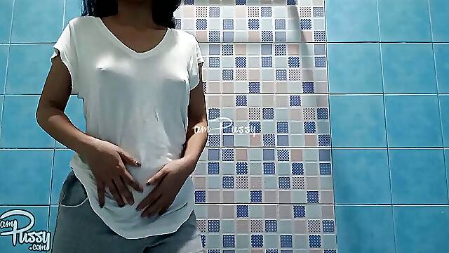 Adorable teen Filipina takes shower