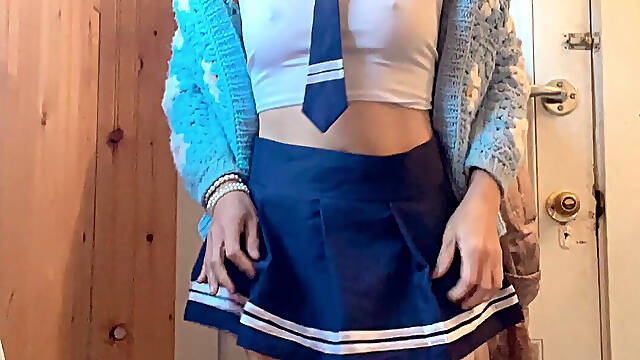 Pissing Pussy by College Girl Hana Chan She Doing House Work Then Go to Piss