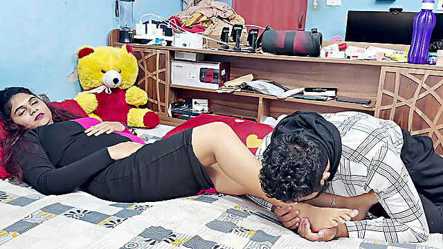 Malayali Boss Girl Feet Massage by Boy Staff